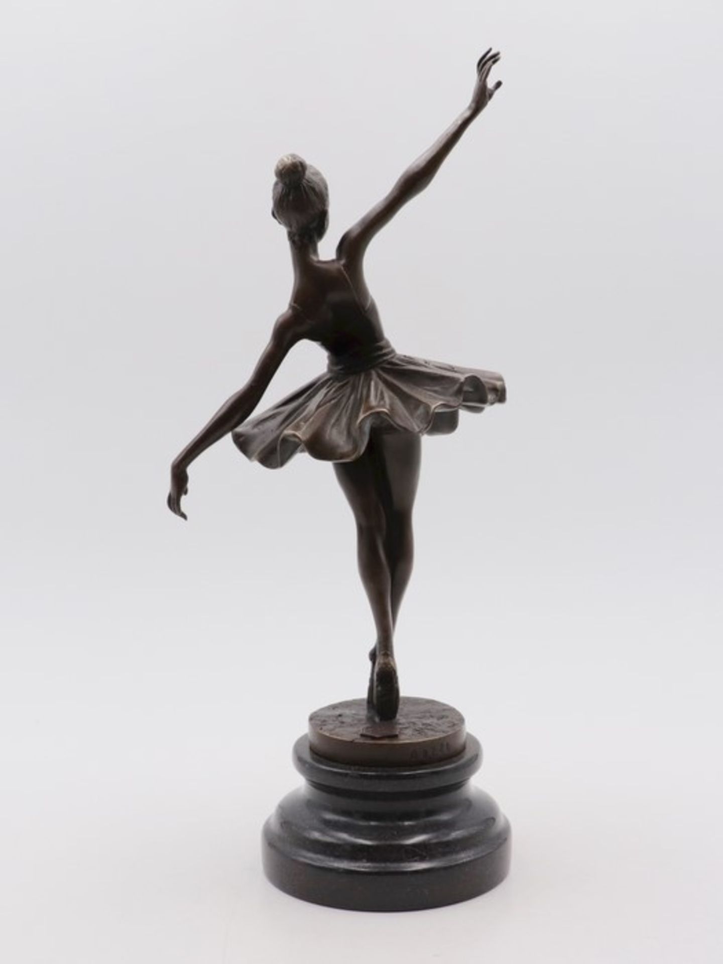 Miler - FrankreichBronze, patiniert, vollplastische Figur einer Prima Ballerina, am Stand sign., - Bild 2 aus 6