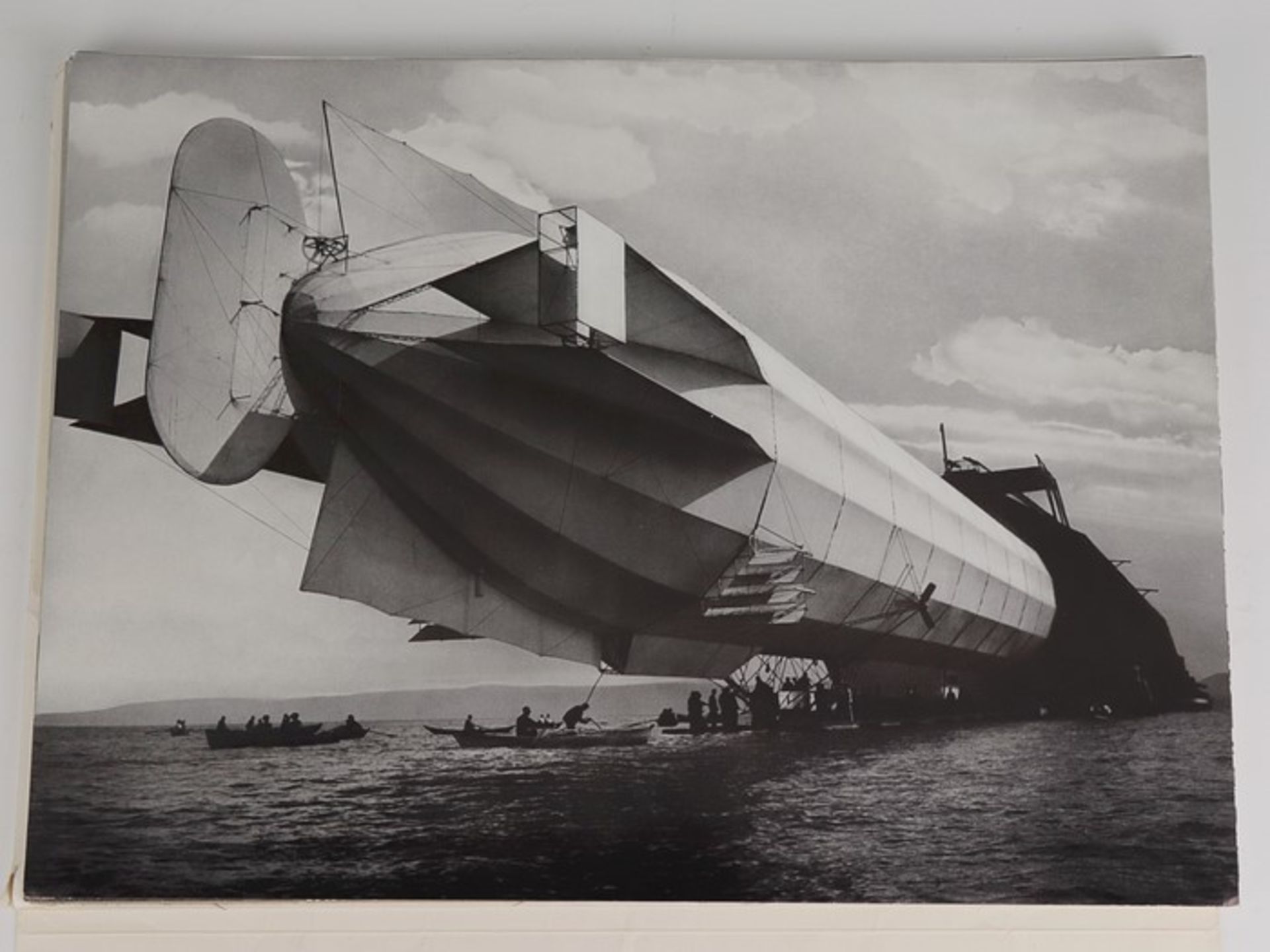 Zeppelin - Fotografien"Erinnerung an die Zeit der Luftschiffahrt: Eine Serie der schönsten - Bild 2 aus 4