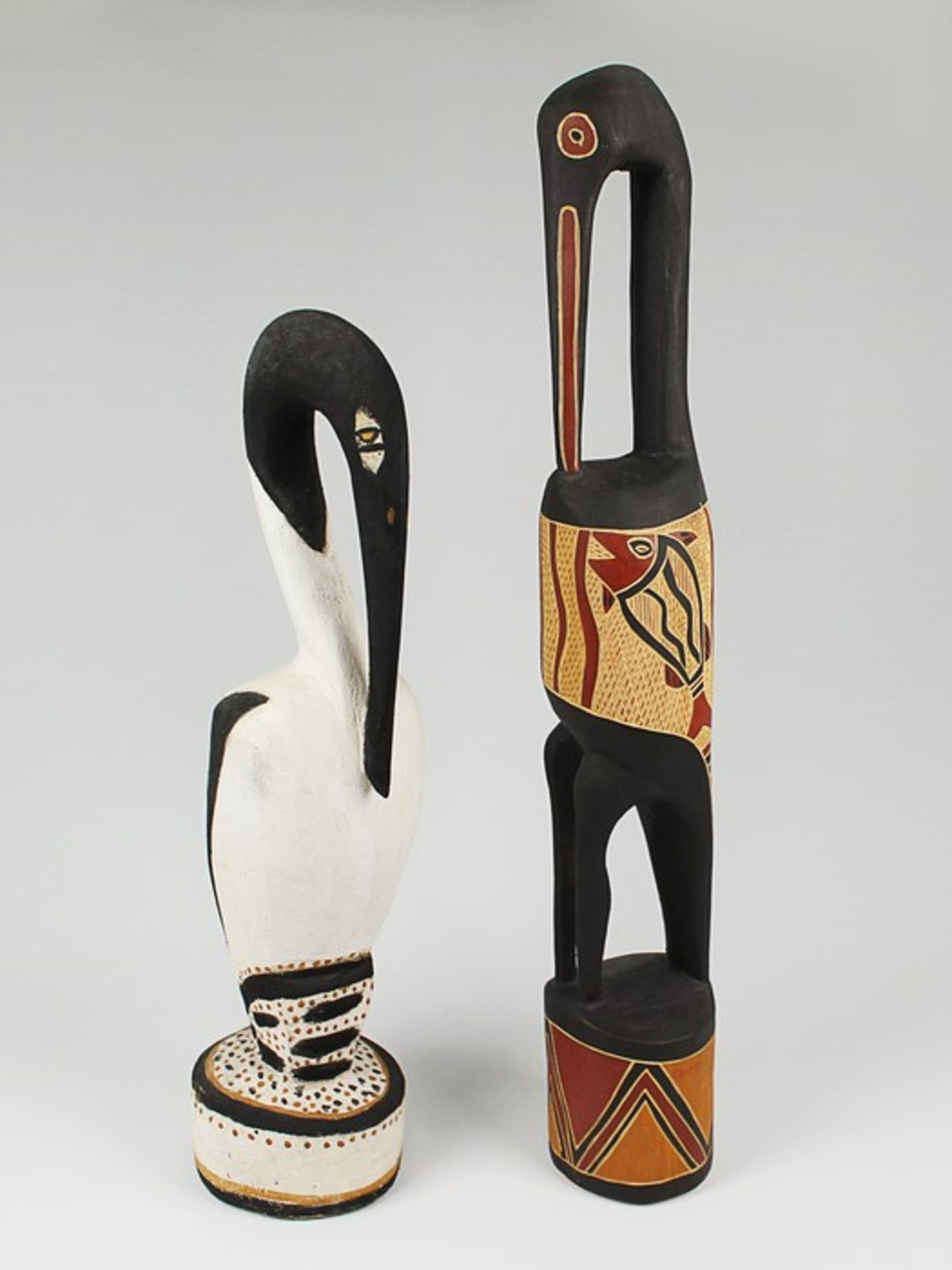Zwei Holzfiguren20.Jh., Australien, vollplastische Schnitzerei, Erdfarben bemalt, Kunst der
