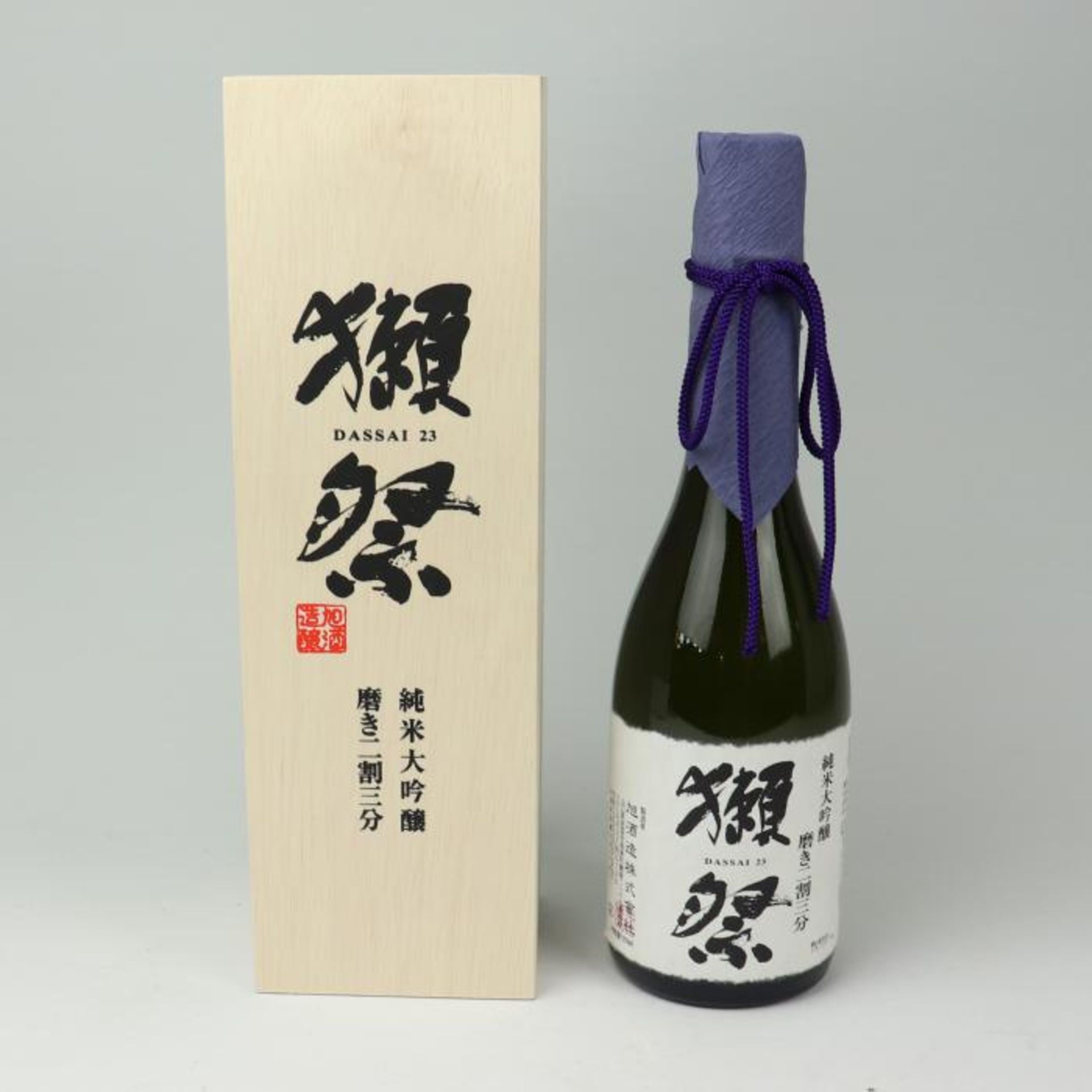 Sake - Dassai1 Fl., Japan, Asahishuzo Co. Ltd, Dassai 23, in Holzbox, Originalkarton, ungeöffnet,