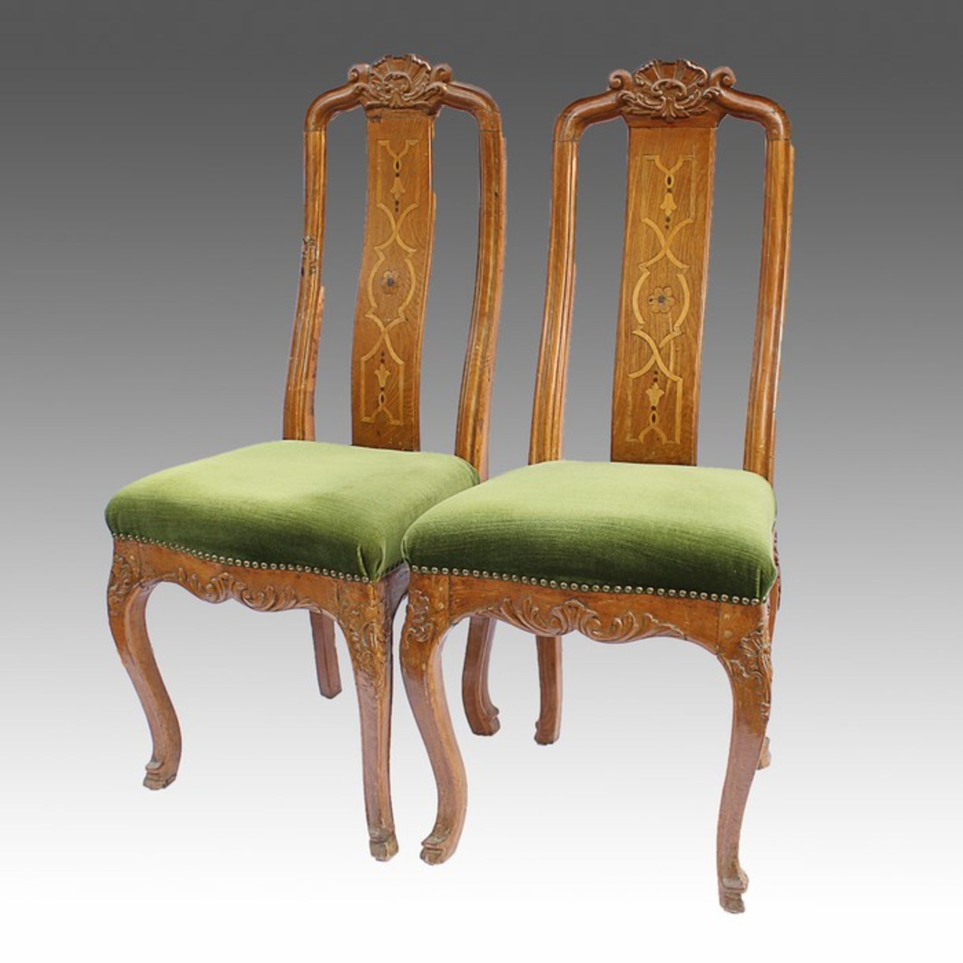 Barock- Paar Stühleum 1760, helle Eiche, massiv, Ahorn/Obstholz, Bandintarsien, Füße hufförmig,