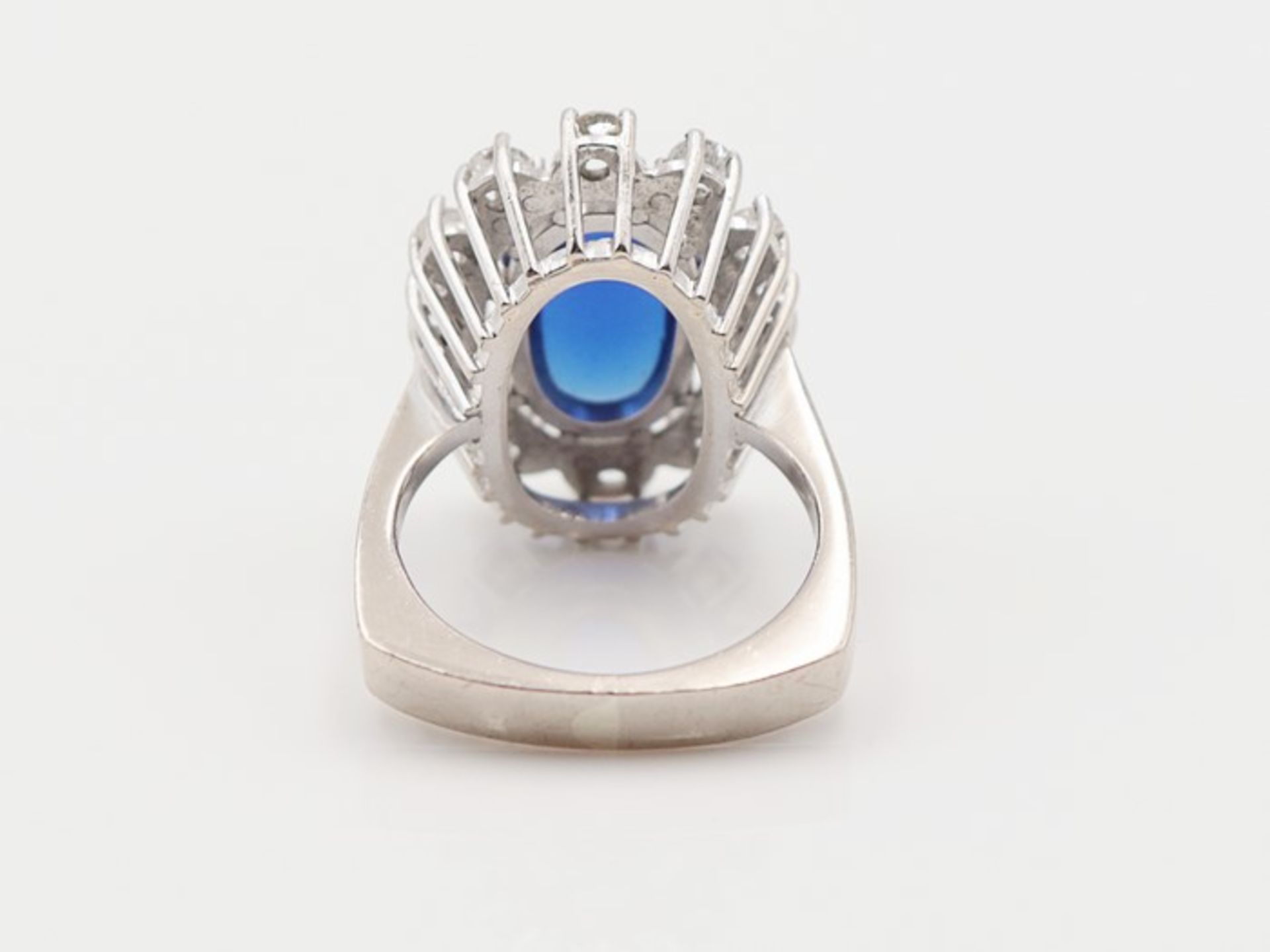 Diamant - DamenringWG 585, gr., hochovaler Ringkopf besetzt mit einem blauen Schmuckstein- - Bild 3 aus 3