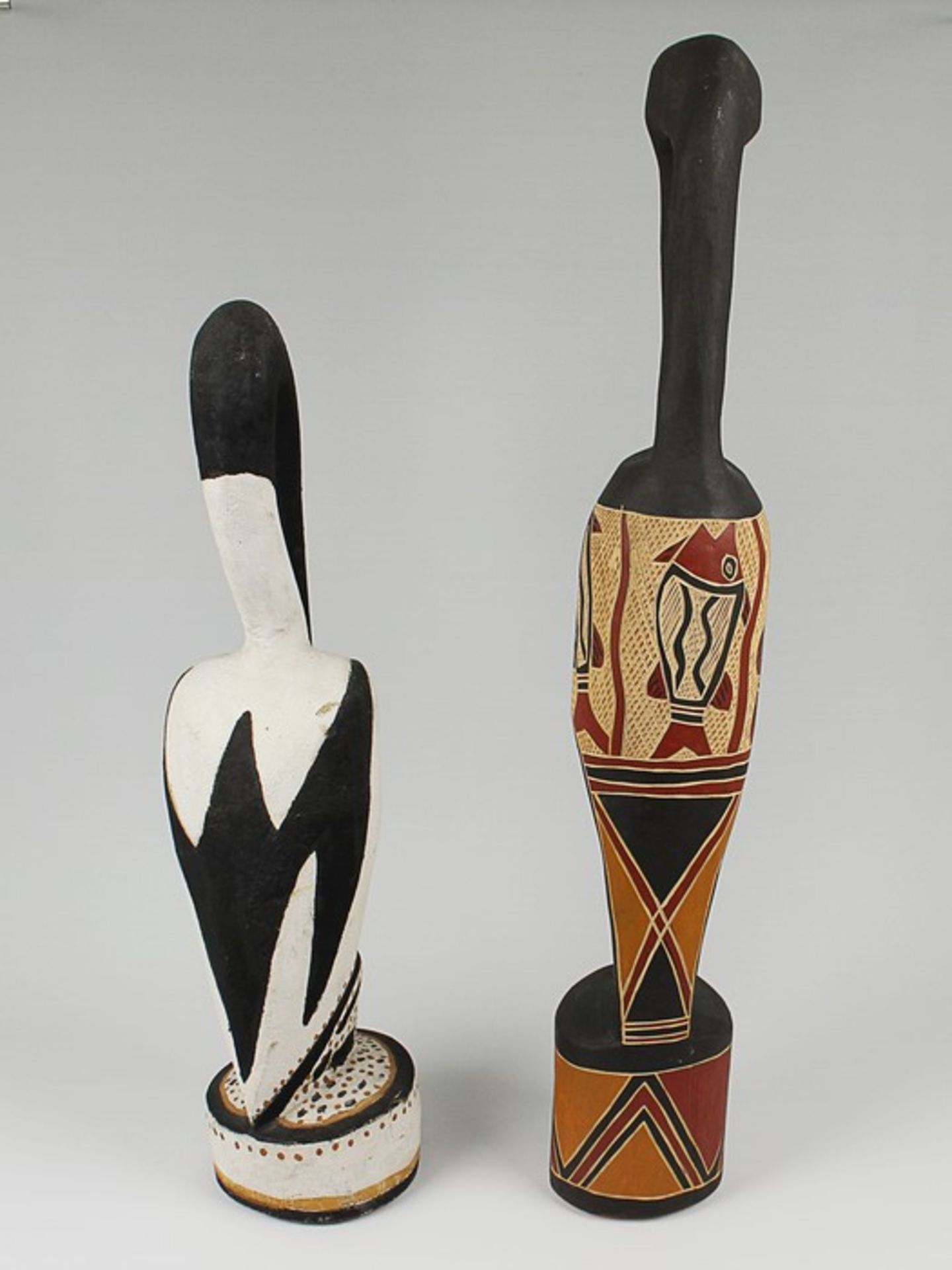 Zwei Holzfiguren20.Jh., Australien, vollplastische Schnitzerei, Erdfarben bemalt, Kunst der - Bild 2 aus 2