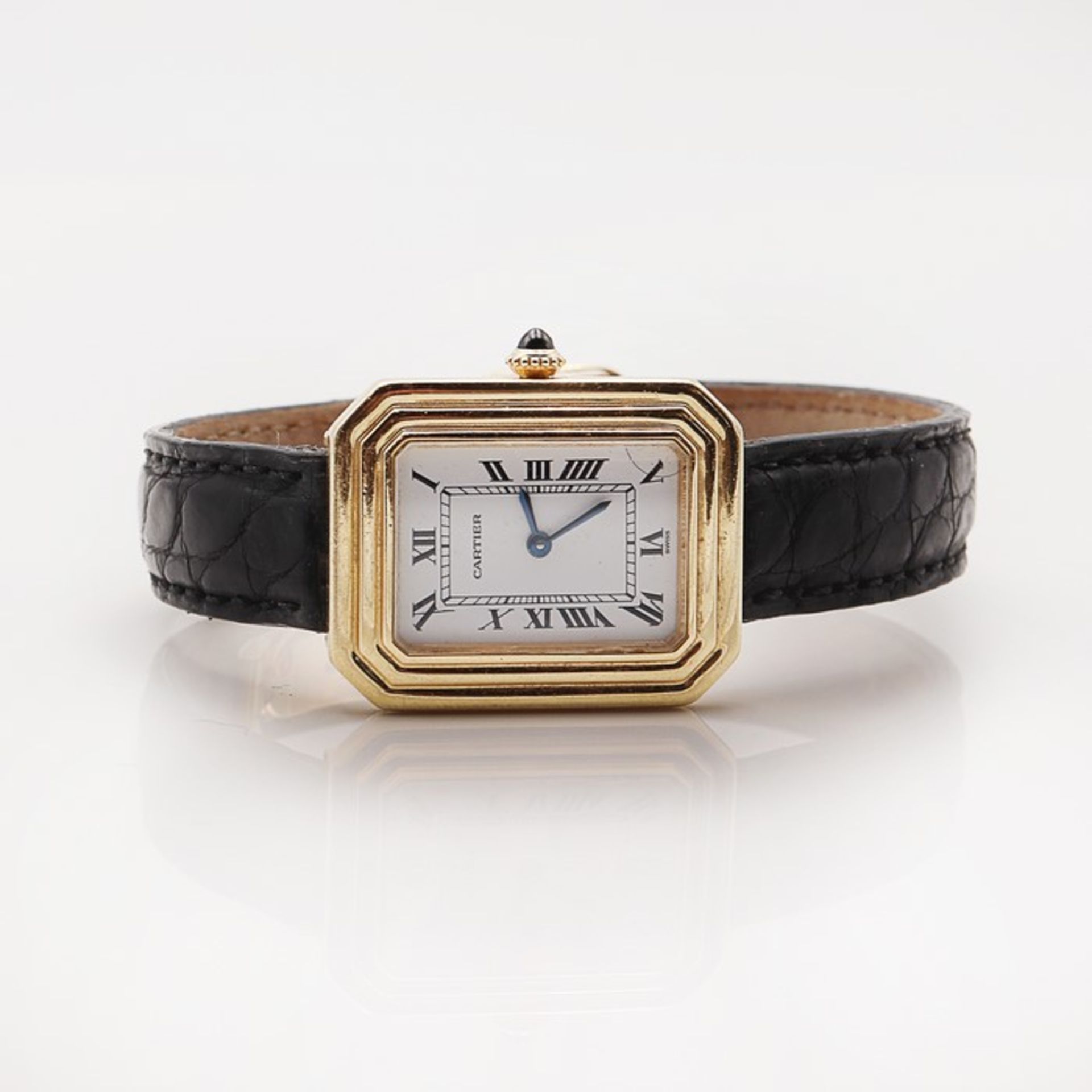 Cartier - DamenarmbanduhrSchweiz, GG 750, Gehäuse: ca.3 x 2,2cm, weißes Zifferblatt, röm. Ziffern,