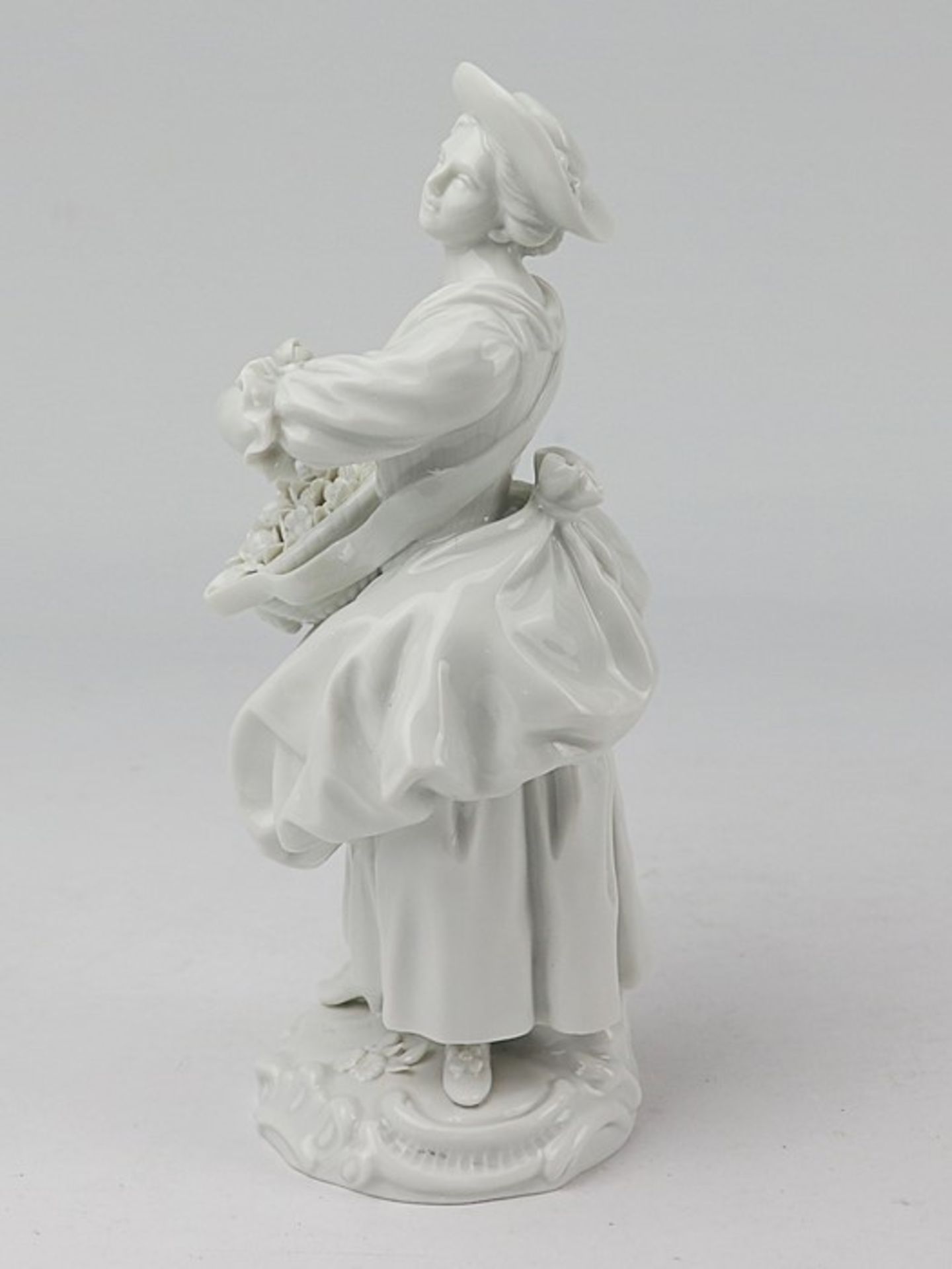 Meissen - Figur1984, blaue Schwertermarke, 3. Wahl, Rokokostil, Modellnr. 61123 (C 72), Entw. Michel - Bild 7 aus 9