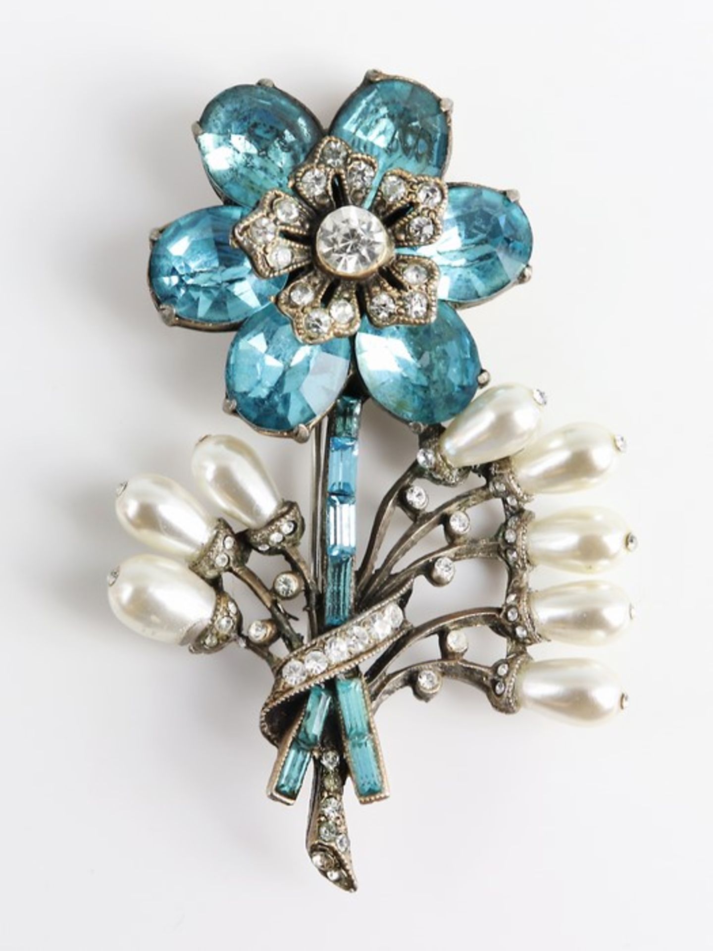 Eisenberg - BroscheUSA, um 1930-1945, Metall, gem. "Eisenberg Original", stilisiertes Blütenbouquet,