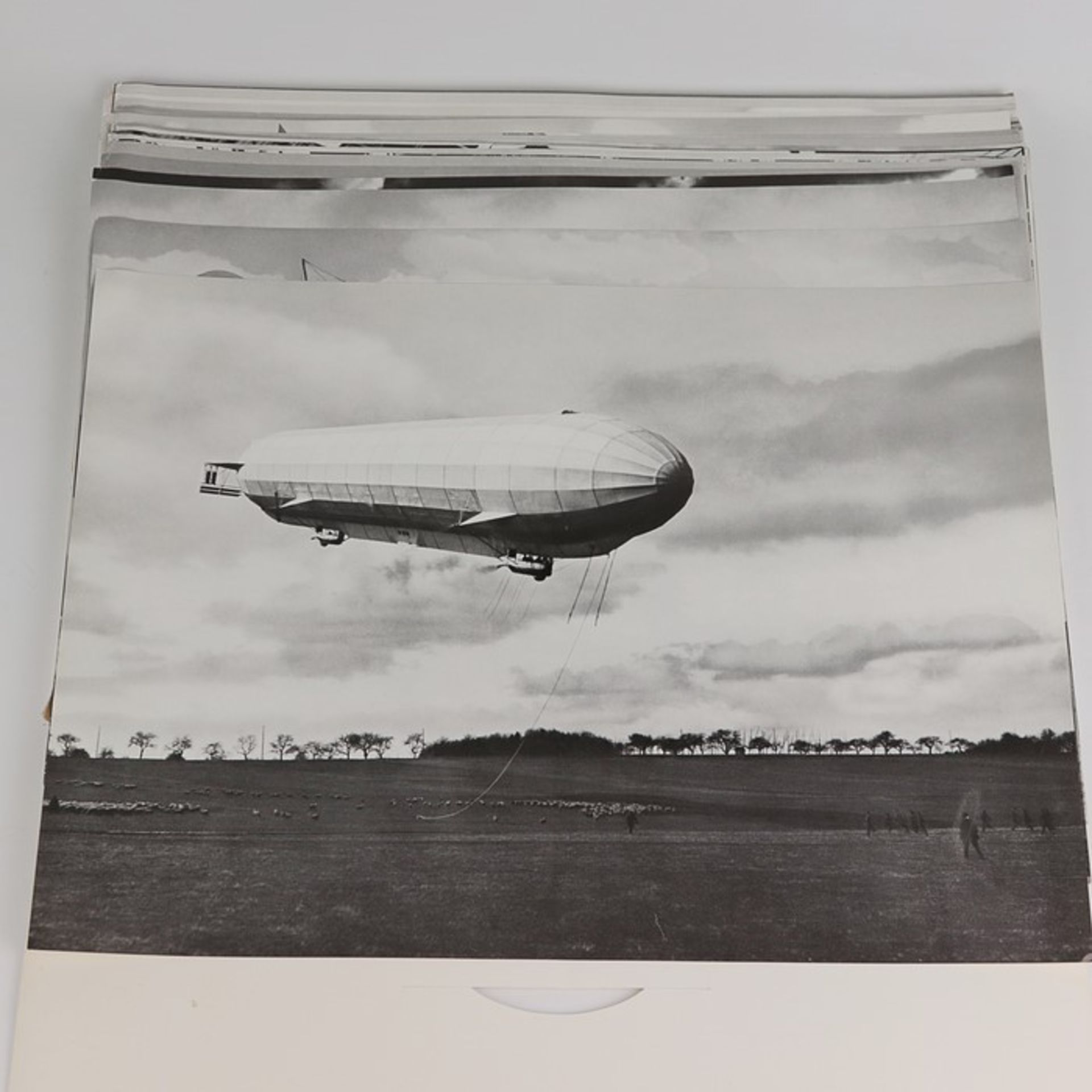 Zeppelin - Fotografien"Erinnerung an die Zeit der Luftschiffahrt: Eine Serie der schönsten - Bild 4 aus 4