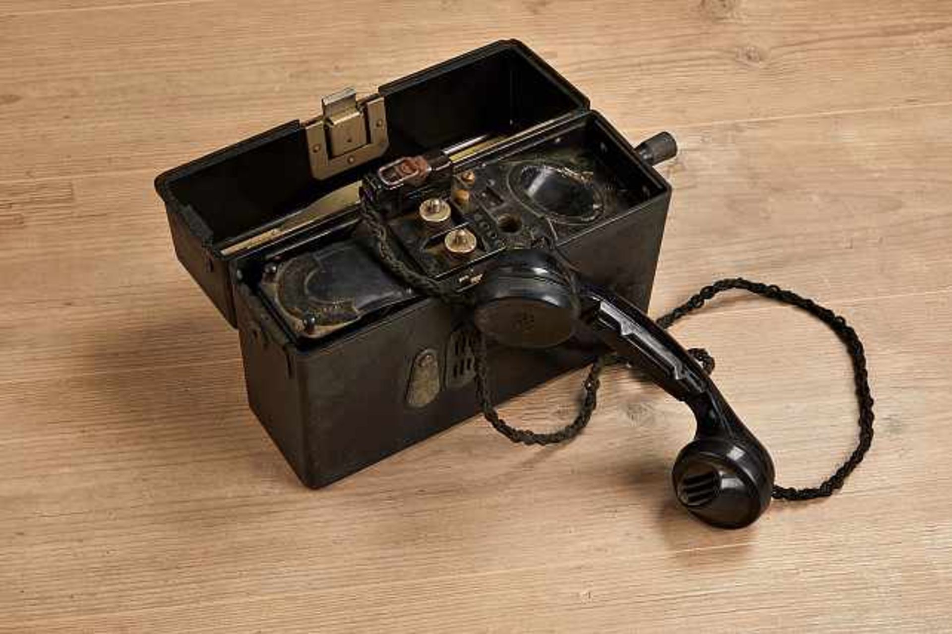 Deutsches Reich 1933 - 1945 - Heer : Army Field Telephone.Bakelite field telephone shows wear/age