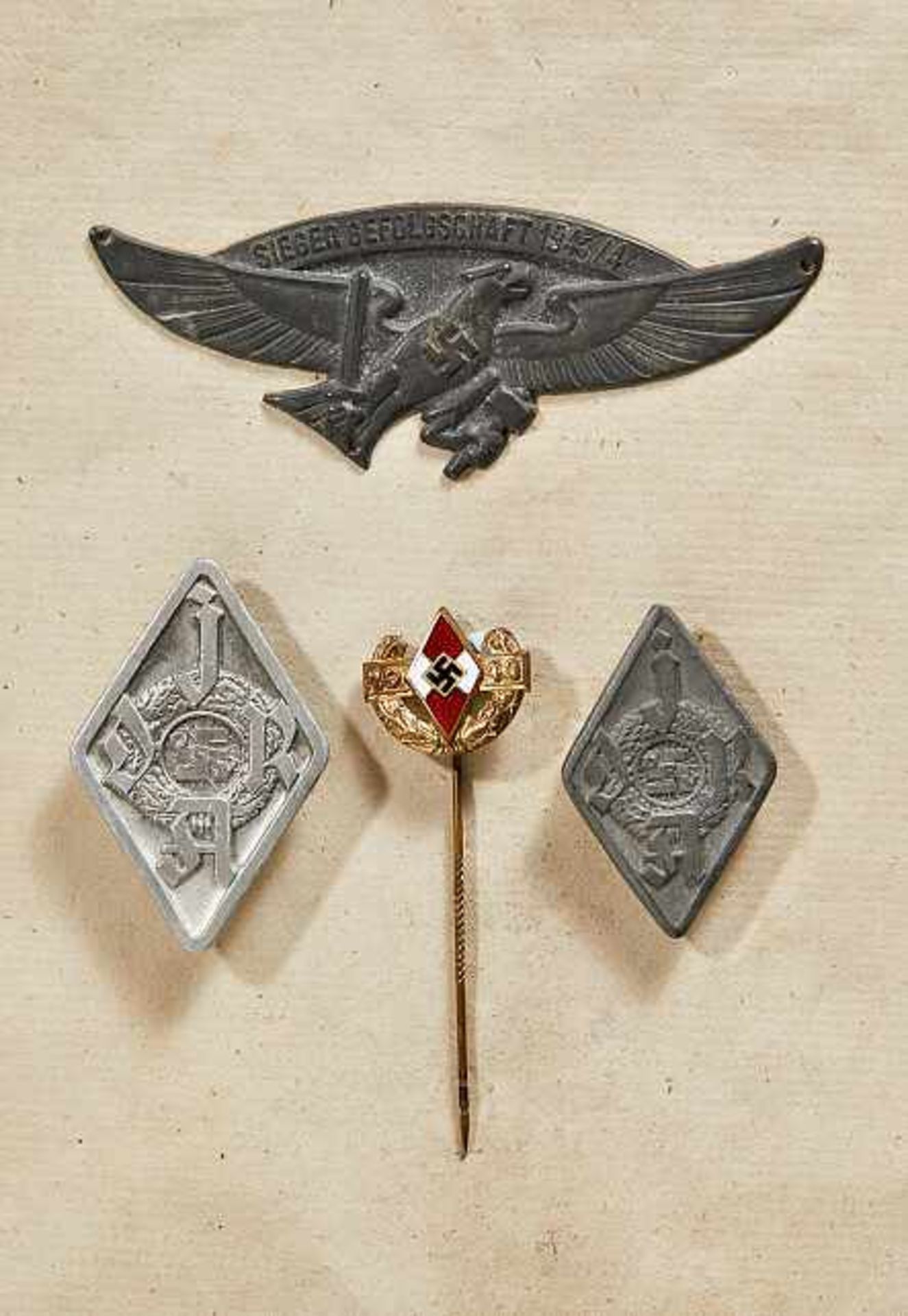 Deutsches Reich 1933 - 1945 - HJ - Hitlerjugend : Community Victor Badge 1943/44.Fine zinc badge