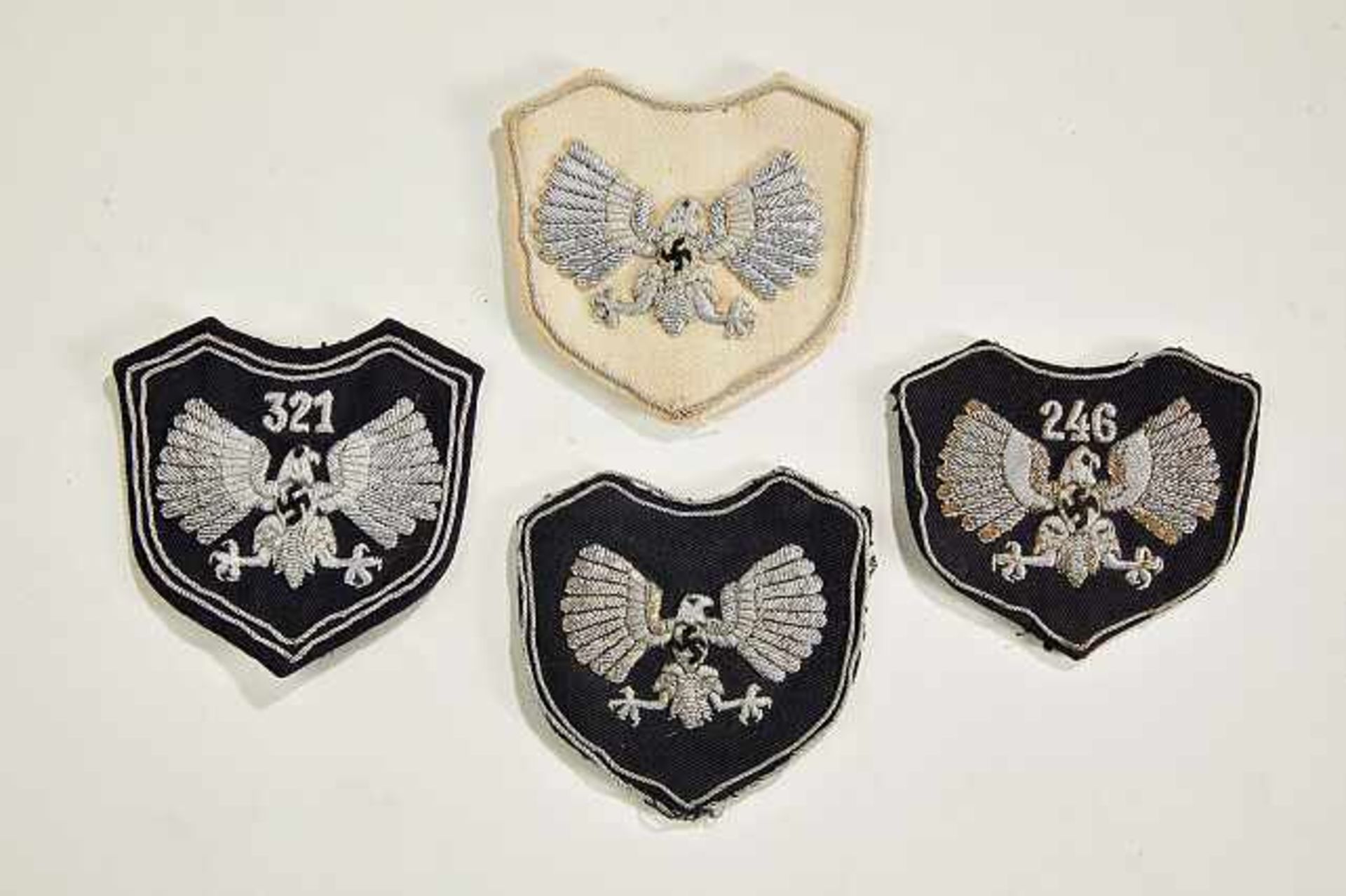 Deutsches Reich 1933 - 1945 - HJ - Hitlerjugend : Breast Eagle for BDM Ring Leader in Untergau 246 =