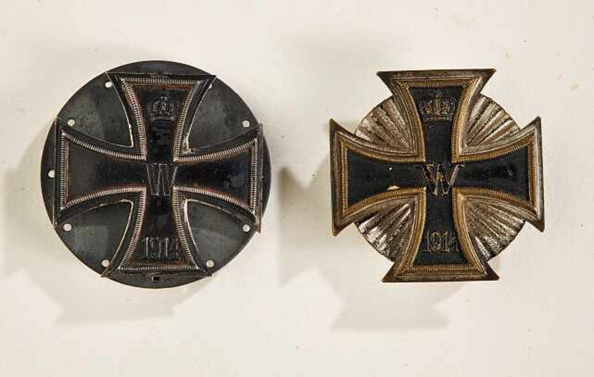 1.Weltkrieg : 1914 Iron Cross 1st Class.Cross shows wear/age and comes with screw back device.