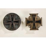 1.Weltkrieg : 1914 Iron Cross 1st Class.Cross shows wear/age and comes with screw back device.