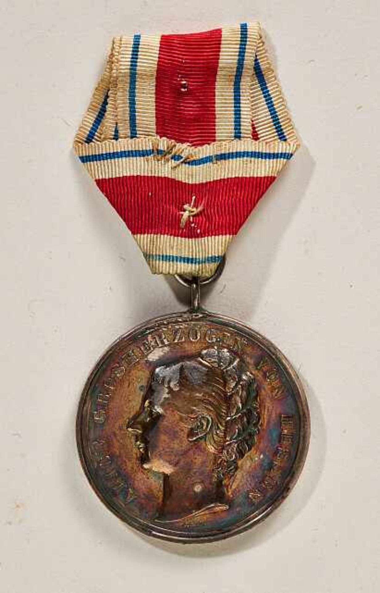 Orden & Ehrenzeichen Deutschland - Hessen-Darmstadt : Hessen Darmstadt Duches Alice Silver Medal.