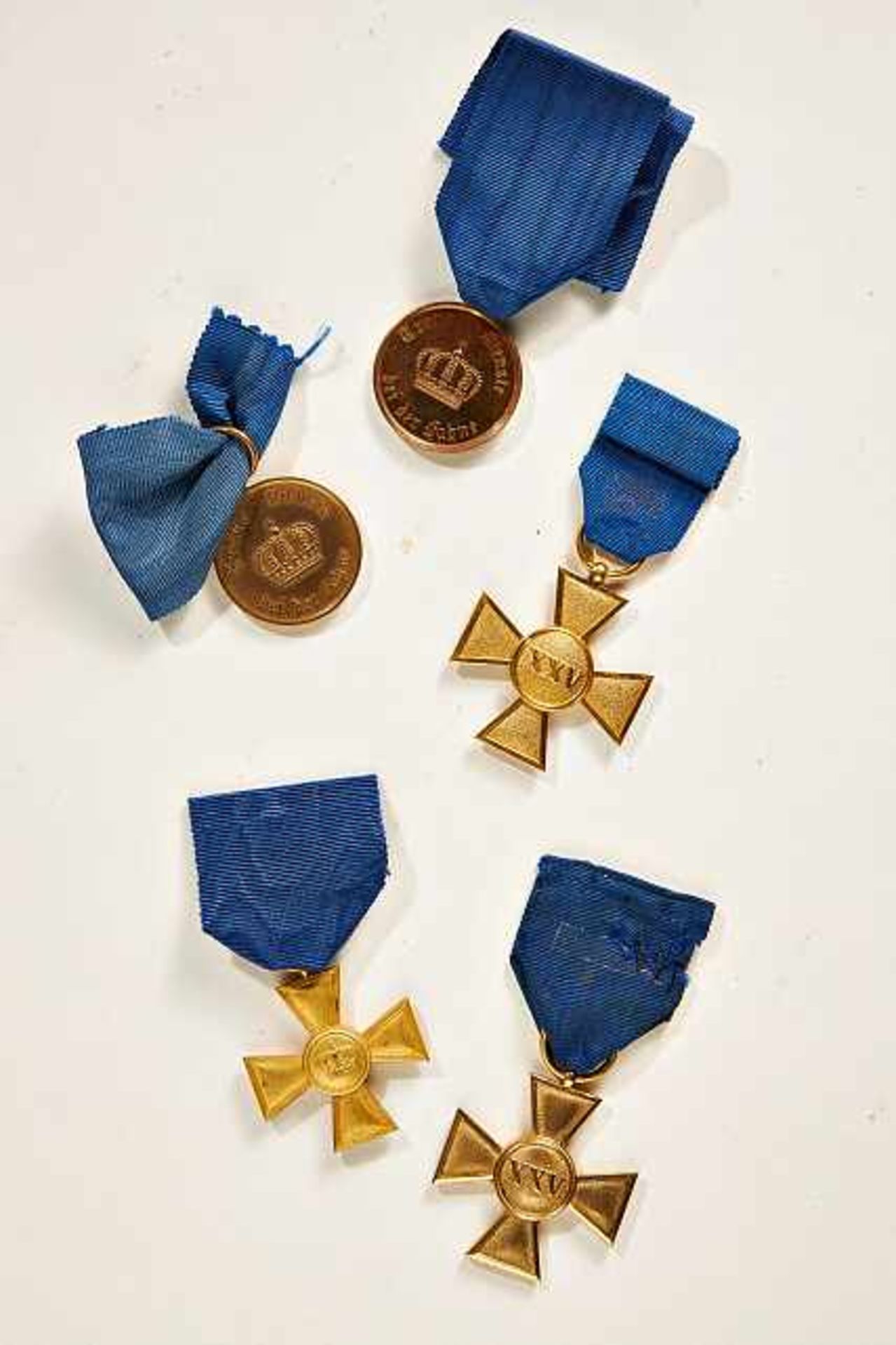 Orden & Ehrenzeichen Deutschland - Preußen : Prussian 18 Year Long Service Medal.Cross shows light