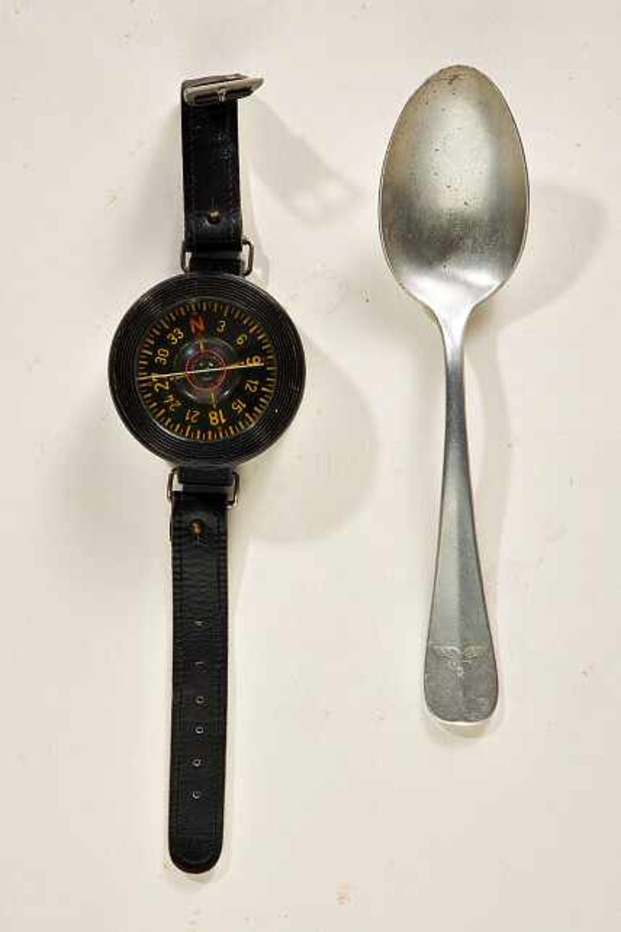 Deutsches Reich 1933 - 1945 - Luftwaffe - Allgemein : Luftwaffe Wrist Compass.Compass shows no