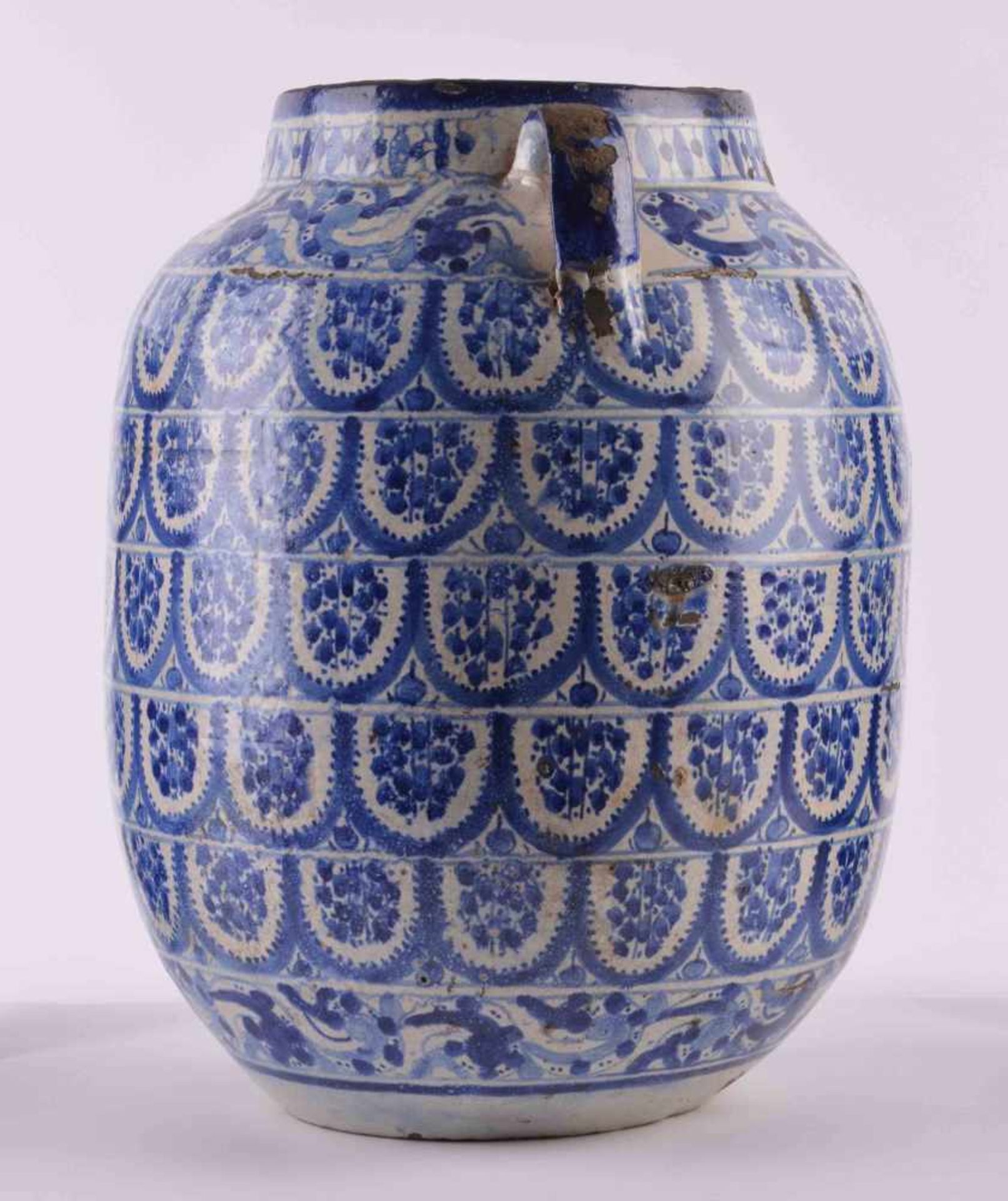 Vase wohl Persien 19. Jhd oder älterumlaufend mit blau-weißem Dekor verziert, glasiert, einige - Bild 2 aus 6