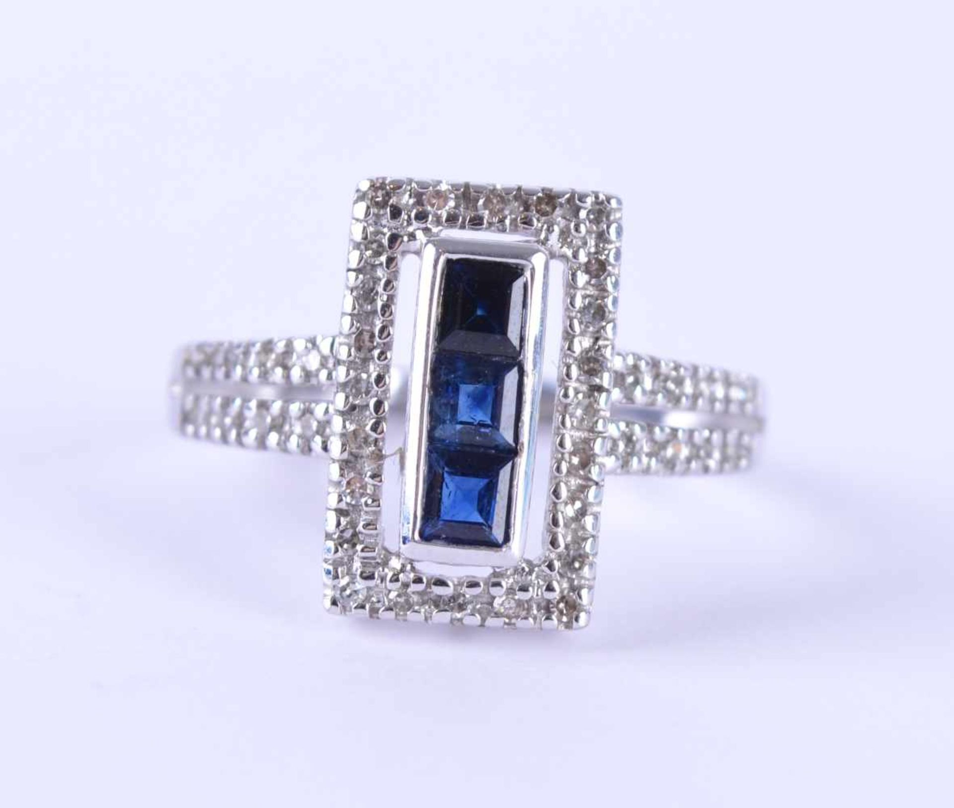 Brillant-Saphirring / Brilliant sapphire ringWG 585/000, Diamanten zusammen 0,20 ct, Saphir 0,50 ct,