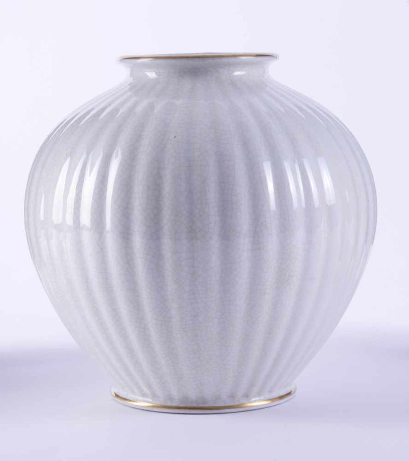 Vase Rosenthal um 1920Wellendekor, Goldrand, unterm Stand gemarkt, 19,5 cmVase Rosenthal around