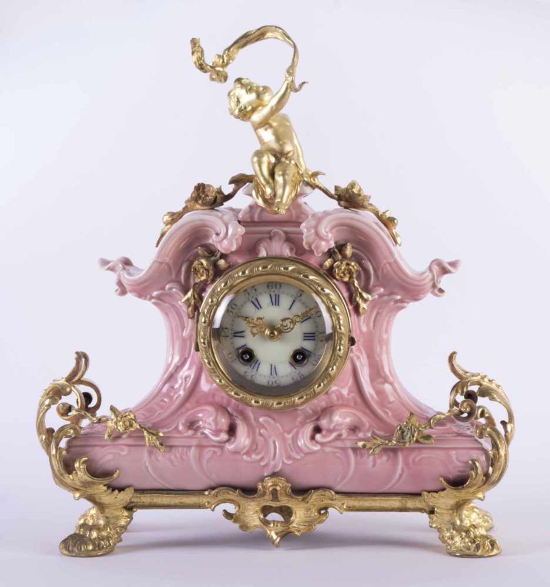 Kamin um 1900Seeger Porzellan mit feuervergoldeter Bronzemontierung, Uhrwerk Julius Becker, 8 Tage