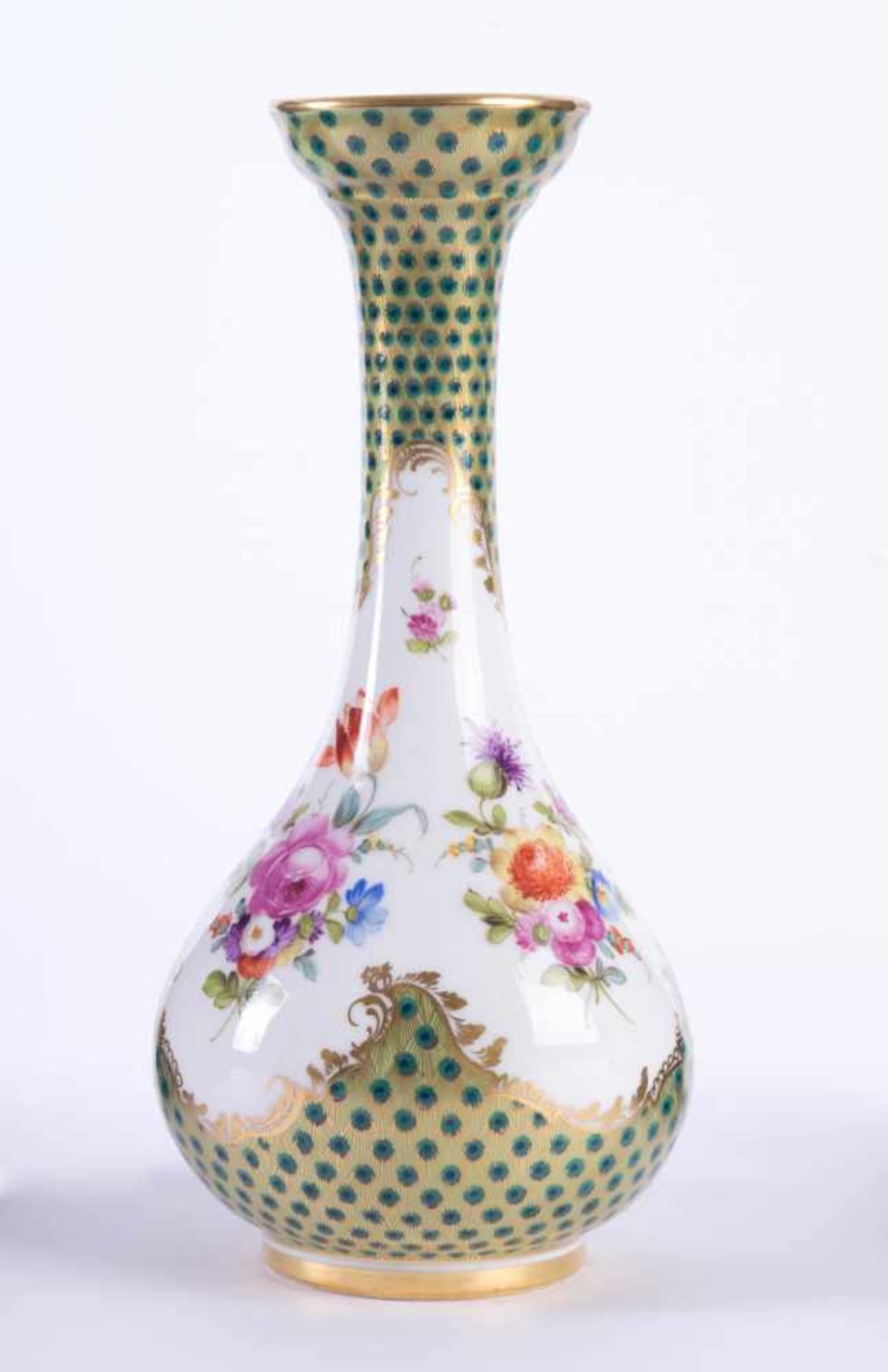 Vase Potschappel Dresdenverziert mit polychromer Malerei und Pfauendekor, reiche Goldstaffage, - Bild 2 aus 6
