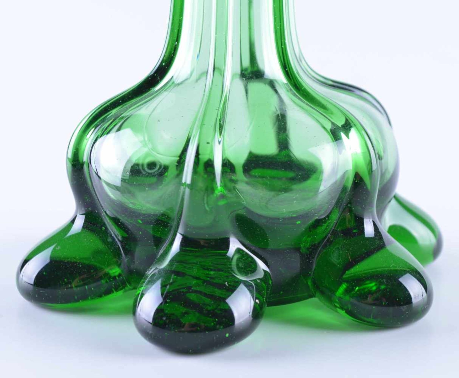 Glasvase Murano um 1970grünes Glas, H: 27,5 cmGlass vase Murano around 1970green glass, height: 27.5 - Bild 3 aus 3