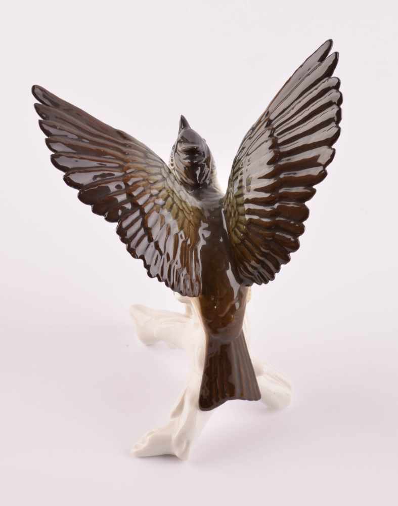 große Vogelfigur fliegende Lerche, Karl Ens Vokstedtauf Baumstamm sitzend, farbig staffiert, - Image 4 of 5