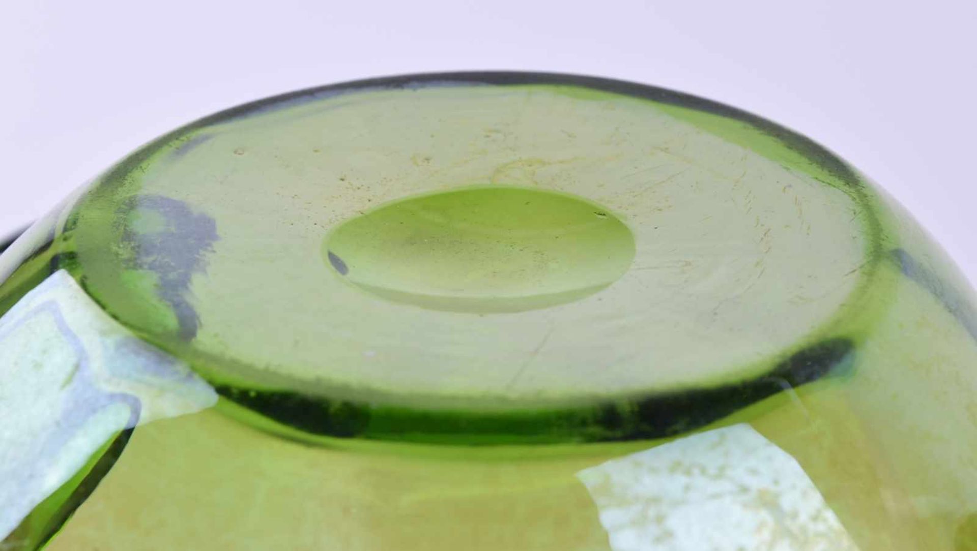 Krug wohl Lötzgrün irisierendes Glas, wohl Maria Kirchner, H: 15 cmKrug probably Lötzgreen - Bild 3 aus 3