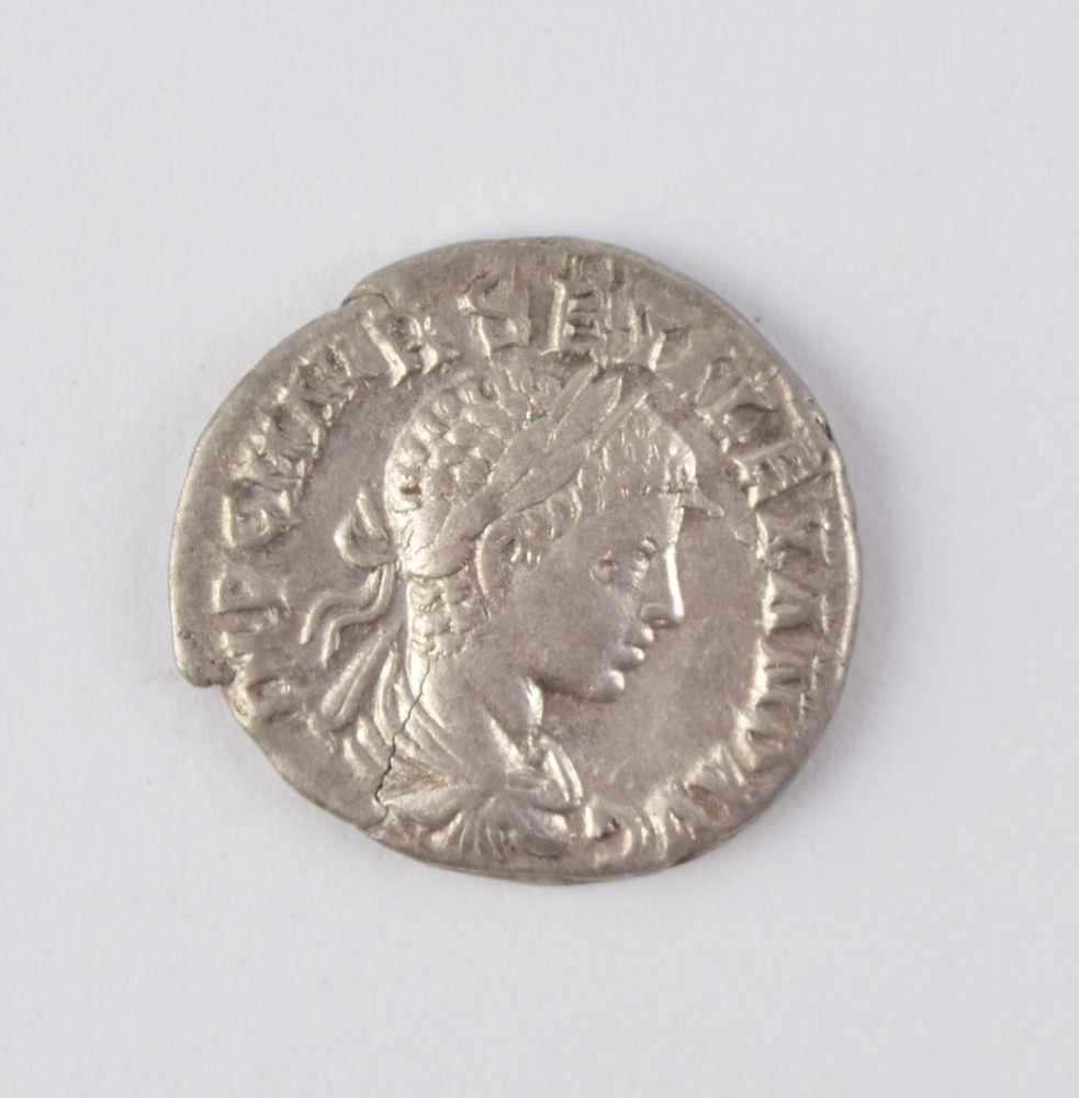 Severus Alexander 222-235Denar, geprägt in Antochia Pietas, revers PIETAS AVG, 2,65 gSeverus