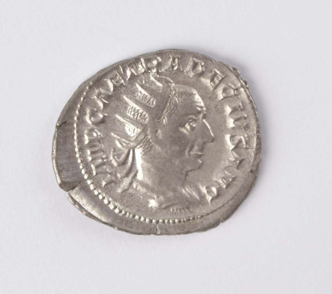 Traian Decius 249-251Antoninian, geprägt in Mailand, revers Genius nach links, RIC 38 b, 3,49