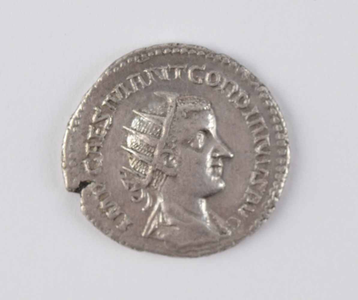 Gordian III. 238-244Antoninian, geprägt in Antochia zwischen 238 und 240, revers Concordia thront