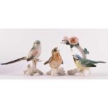 3 Vogelfiguren Karl Ens VolkstedtSchwanzmeise (H: 11 cm), Meise mit Apfelblüte (H: 12 cm) und