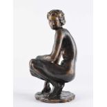 Fritz KLIMSCH (1870-1960)"Hockende"Skulptur-Volumen, Bronze, H: ca. 35 cm,in der Plinthe signiert,