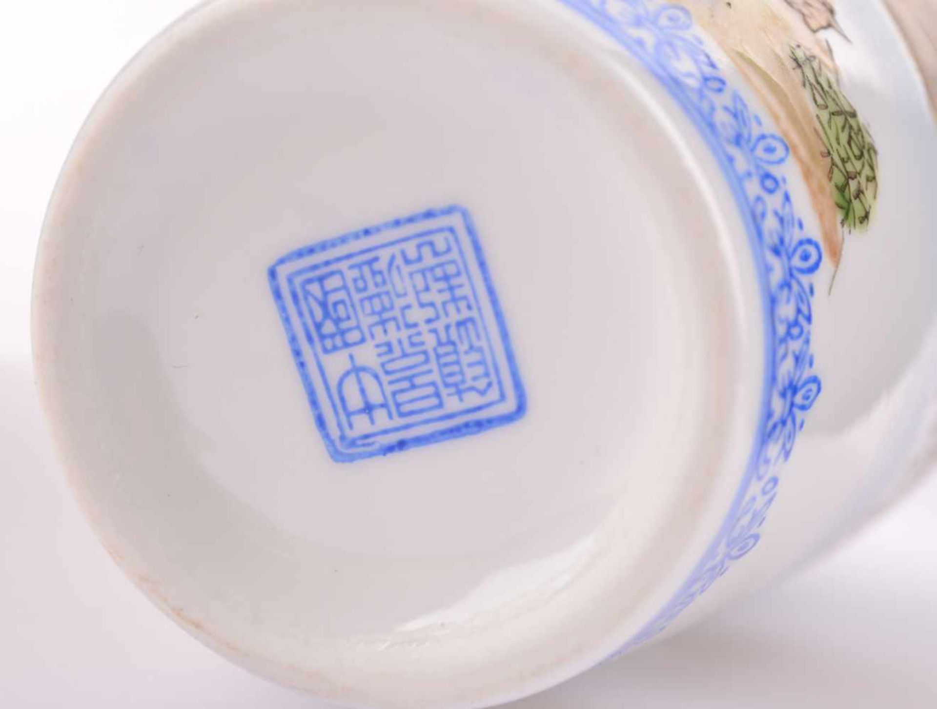 Vase China 19. / 20. Jhd.Eierschalenporzellan, unterm Stand blaue Siegelmarke, H:26 cmVase China - Bild 6 aus 6