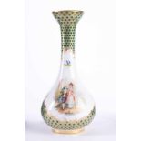 Vase Potschappel Dresdenverziert mit polychromer Malerei und Pfauendekor, reiche Goldstaffage,