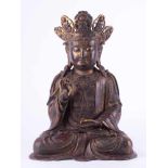 große Guanyin ChinaBronze, im Ming Stil, lackvergoldet, H: 50 cmProvenienz: Alte Deutsche Sammlung.