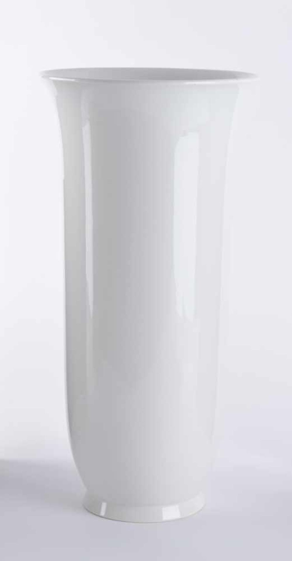 Bodenvase KPMweiss, blaue Zeptermarke, H: 34,5 cmFloor vase KPMwhite, blue scepter mark, height: