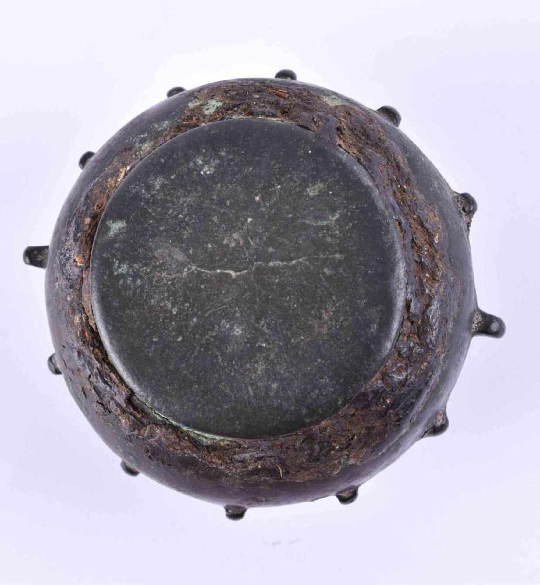 Maurisch-Spanischer Rippenmörser wohl 16. Jhd. oder älterBronze, H: ca. 7,5 cm, Ø ca. 10 cmMoorish- - Image 3 of 3