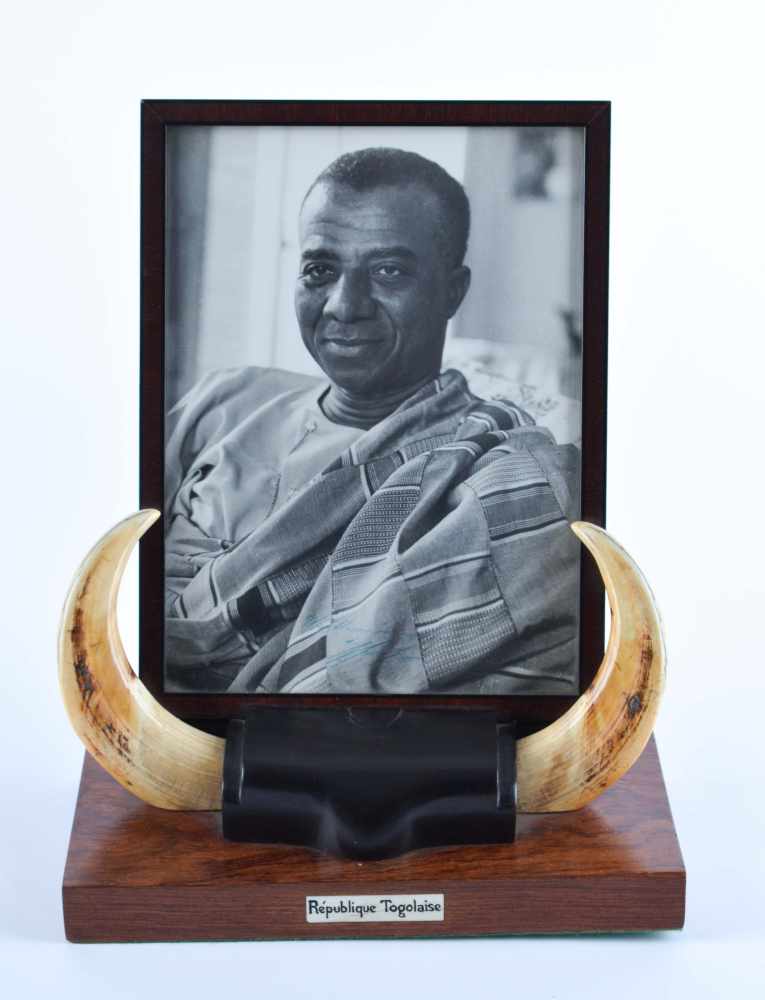 Botschaftsgeschenk Republik TogoFoto von Präsident Olympio, 1. Präsident der Republik Togo nach