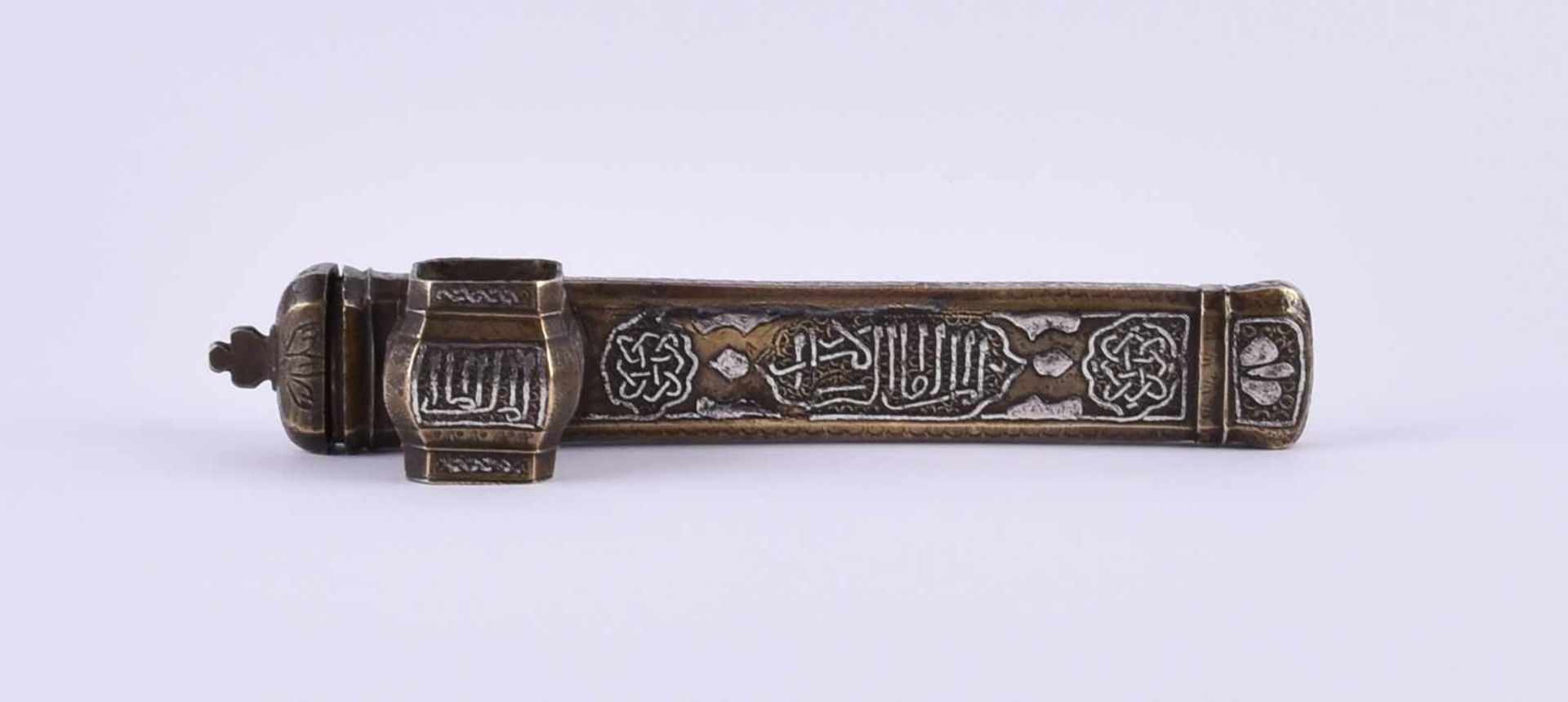 Reise-Schreibzeug, Islamik Penbox um 1900Bronze mit Silberinlet, L: 22 cmTravel writing utensils,