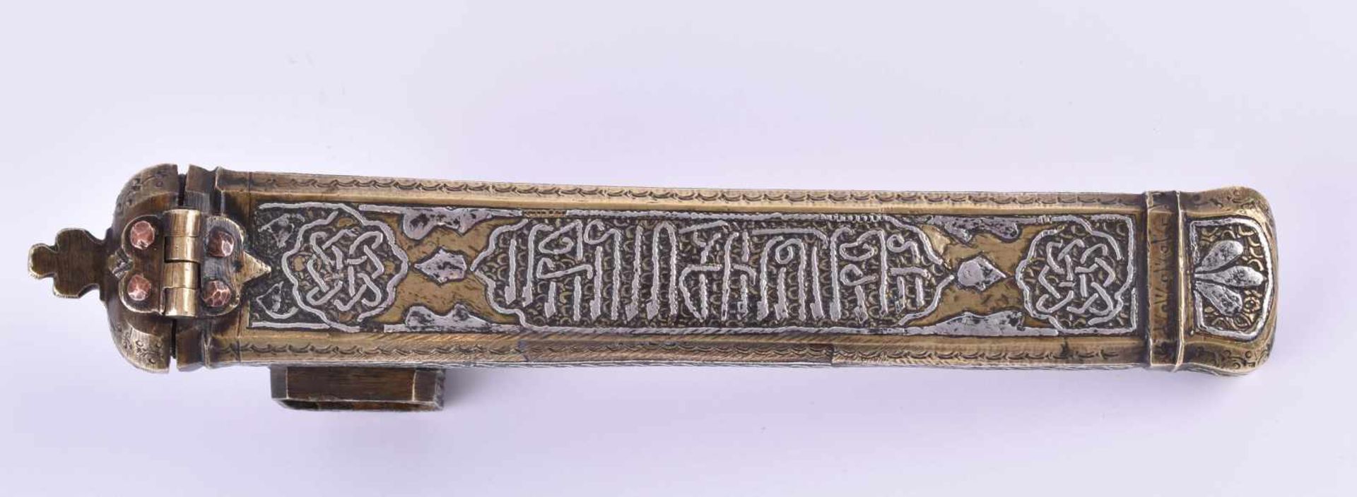 Reise-Schreibzeug, Islamik Penbox um 1900Bronze mit Silberinlet, L: 22 cmTravel writing utensils, - Bild 3 aus 5