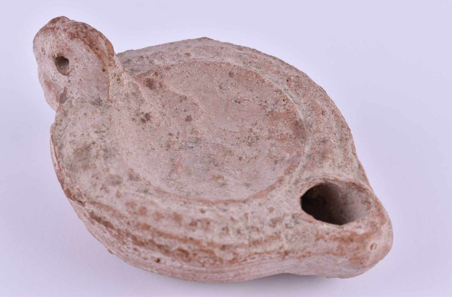 Öl-Lampe griechisch-römisch 300-400 n.Chr.Ton, Ø 7 cmOil lamp Greco-Roman 300-400 AD.clay, Ø 7 cm - Image 2 of 3