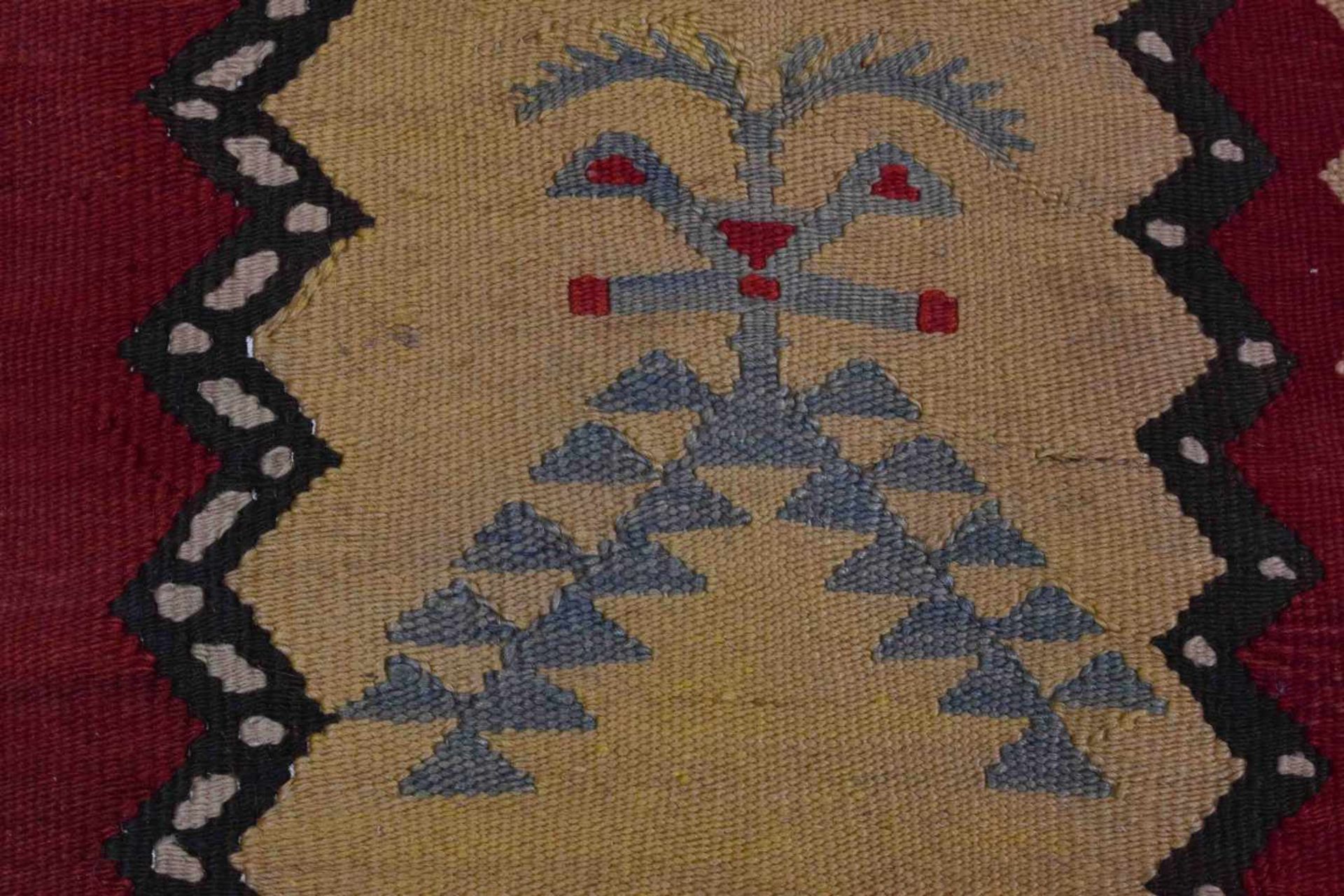 alter Kelim Teppichhandgeknüpft, 191 cm x 124 cmold Kilim carpethand knotted, 191 cm x 124 cm - Image 4 of 4