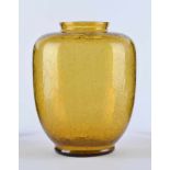 Vase wohl Lötzirrisierendes gelbliches Glas, H: 25 cm Ø circa 20 cmVase probably Lötziridescent