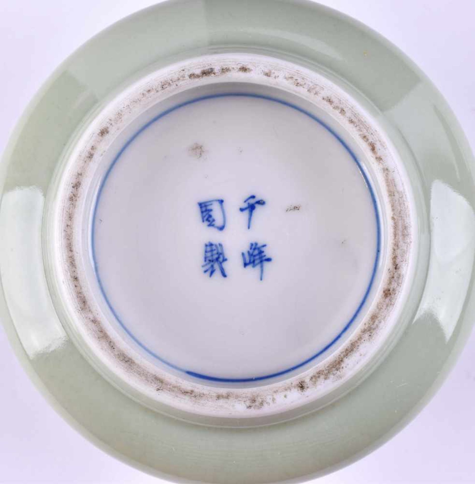 Seladonschale China Qing Dynastieunterm Stand unterglasurblaue 4 Zeichen Marke, H: 7,7 cm, Ø 10,2 - Bild 4 aus 4