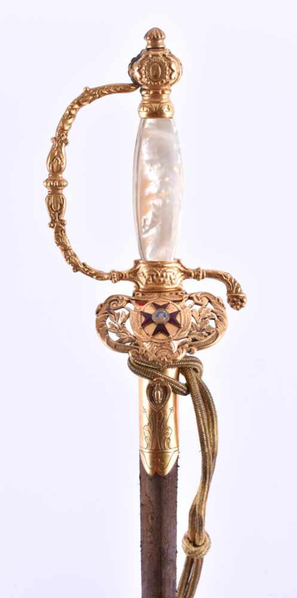 Degen, Ritter des GregoriusordenGriff mit Perlmutt, Klingenlänge 72,3 cm, Gesamtlänge ca. 86 cm,