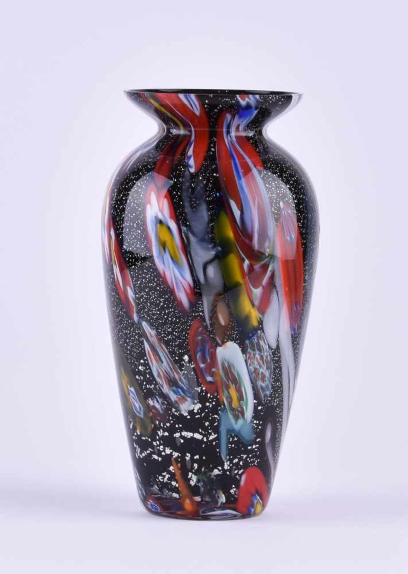 Vase Murano um 1970Schwarzglas mit farbigen Morinnen und Silberkrösel, H: 25,5 cmVase Murano - Bild 2 aus 4