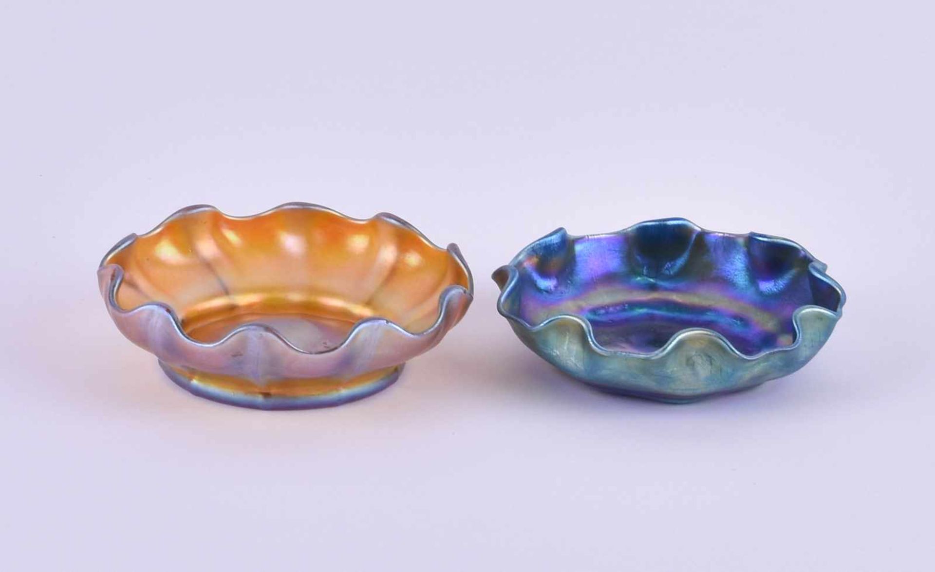 2 Lct Tiffany Favrile Glasschalen um 1910/20gold schillerndes und blau irrisierendes Glas, jeweils