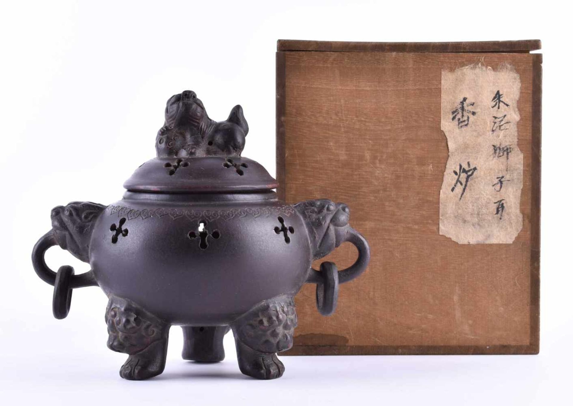Weihrauchbrenner China Qing DynastieKeramik, mit seitlichen Handhaben in Form von Löwenköpfen,