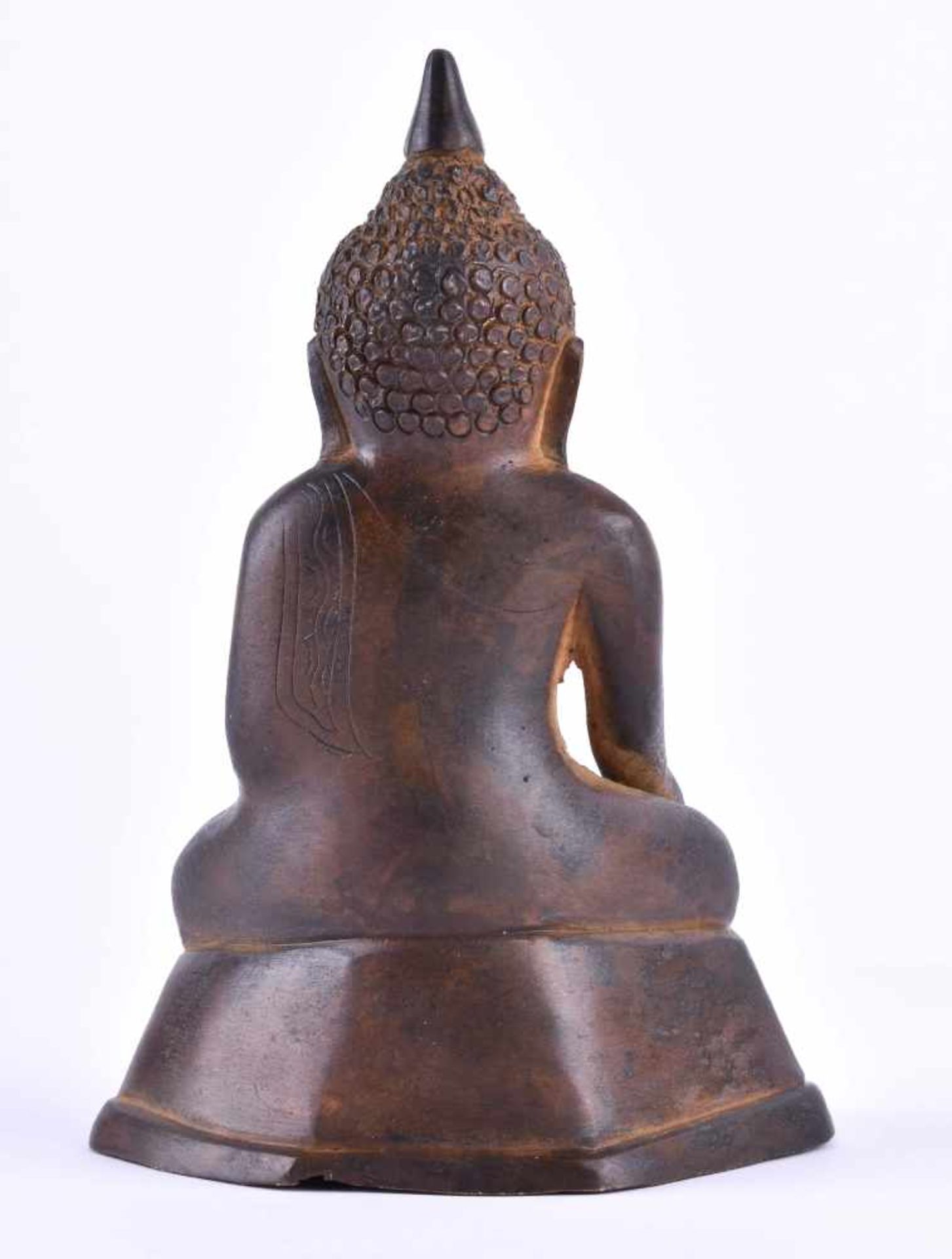 Medizin Buddha Burma wohl 18./19. Jhd.Bronze, H: 15,7 cmMedicine Buddha Burma probably 18th/19th - Image 3 of 4