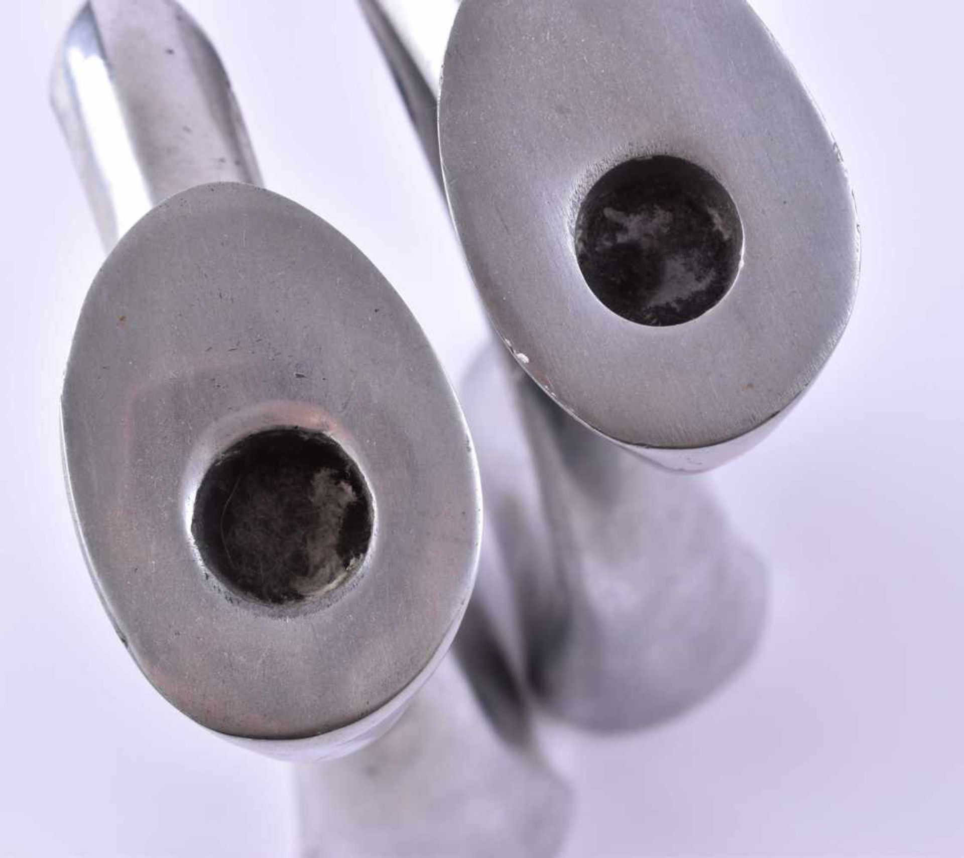 Paar Kerzenleuchter 20. JhdWeißmetall, H: 27,5 cmPair of candlesticks 20th centurywhite metal, - Bild 3 aus 4